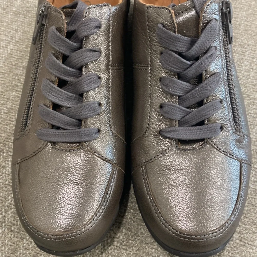 Vionic Abigail lace up shoes women’s size 6 NWOT
